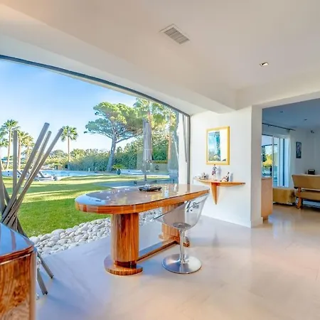 Incroyable Villa, Bord De Mer, Piscine, Climatisee * سان تروبيه
